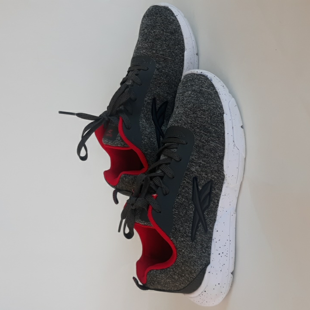 Reebok Sneakers. Gray and Red. Size 4